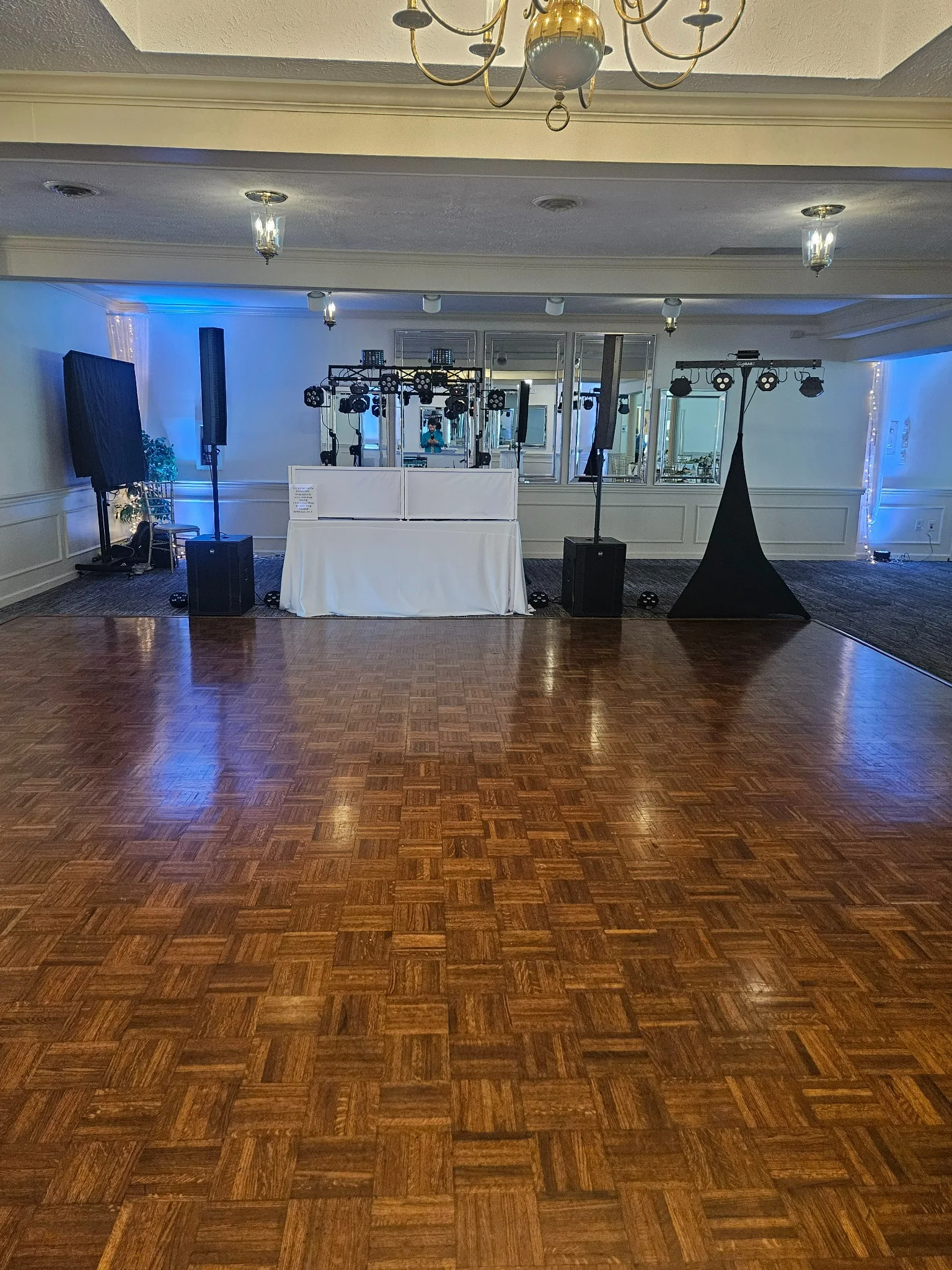 PJE Entertainment DJ setup with line array speakers and blue uplighting